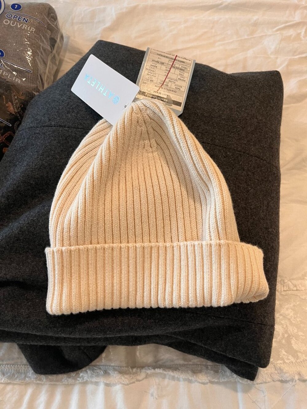 Winter Head Cap Athleta Cream Pom Pom Winter Hat